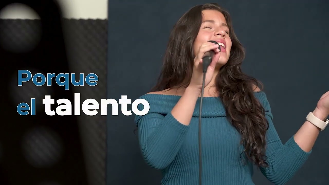 Alumnos tocando en ensamble en vivo